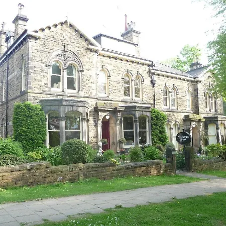 Alexandra Court 3*