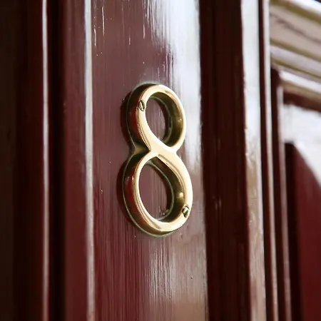 Alexandra Court Bed & Breakfast 3*