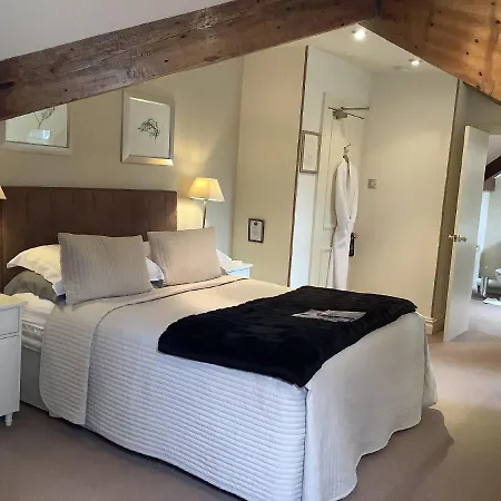 Alexandra Court Bed & Breakfast 3*