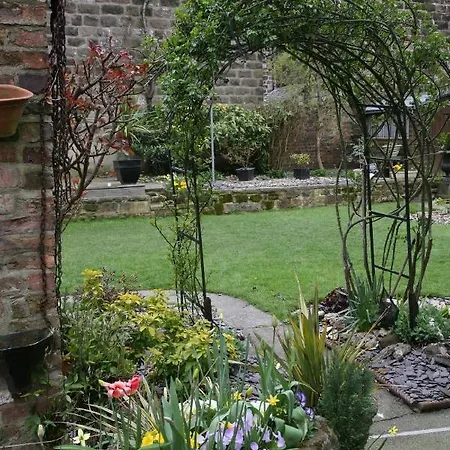 Bed & Breakfast Alexandra Court