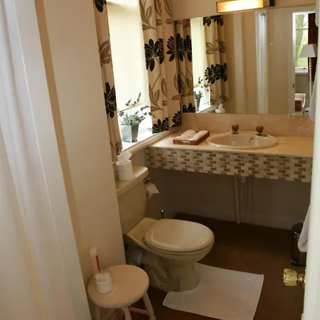 Alexandra Court 3*