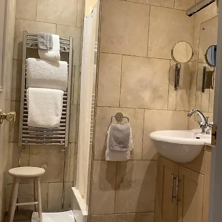 Alexandra Court Bed & Breakfast